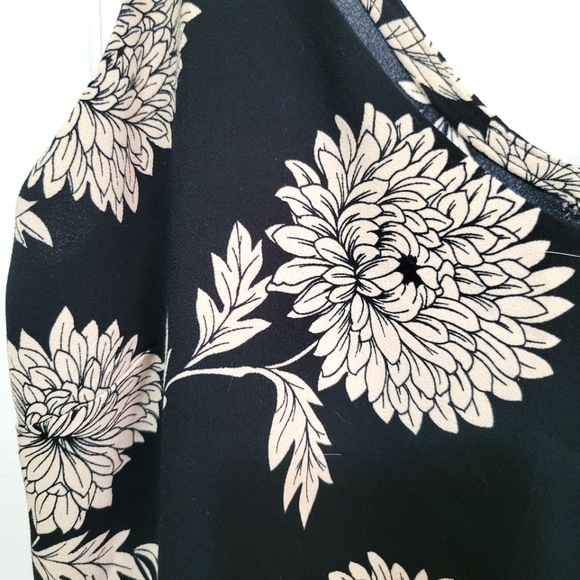 Forever 21 camisole with flowers. Size medium - Picture 5 of 7